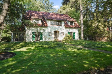 2 W Royal Forest Boulevard