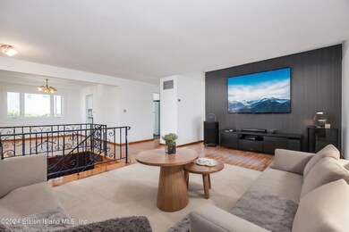 12E-LIVING ROOM