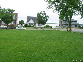 100 Main St unit 2, West Point, VA 23181 - photo 2