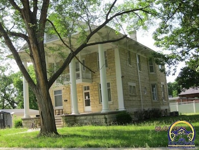 415 W Walnut St, Junction City, KS 66441 - photo 3
