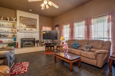 6870 Kirk Ln, Burleson, TX 76028 - photo 5