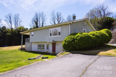 319 Linda Vista Dr, Hendersonville, NC 28792 - photo 2