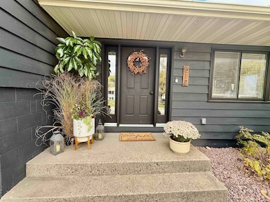 512 11th Ave S, Onalaska, WI 54650 - photo 3