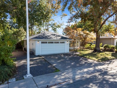 1132 Hampton Dr, Central Point, OR 97502 - photo 4