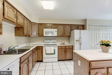 10837 Luxberry Dr, Rockville, MD 20852 - photo 7