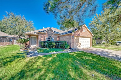 1918 Village Court Ln, Rosenberg, TX 77471 - photo 2