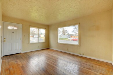 64 N 9th St, Central Point, OR 97502 - photo 3