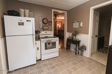 1124 6th Ave N, Grand Forks, ND 58203 - photo 6