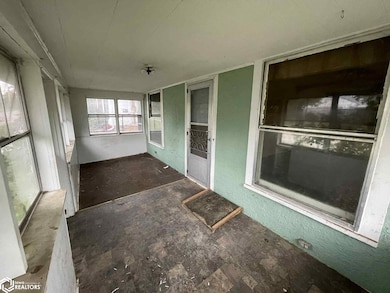 310 S 12th St, Centerville, IA 52544 - photo 4