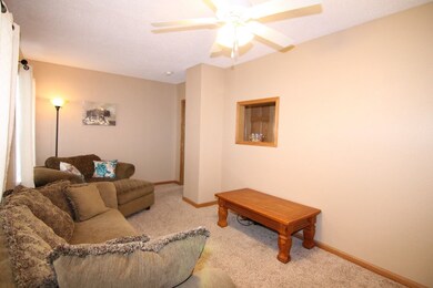 811 21st Ave SW, Cedar Rapids, IA 52404 - photo 3
