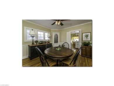 Dining room with enough space when you entertain y