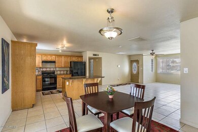 8935 N 17th Dr-10
