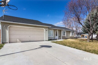 107 W Crestwood Dr, Nampa, ID 83686 - photo 2