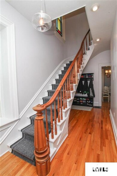 124 8th St, Lincoln, IL 62656 - photo 4