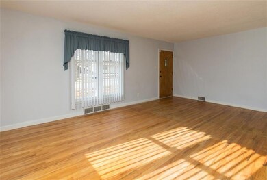 2411 Reynolds Ln, Des Moines, IA 50317 - photo 2