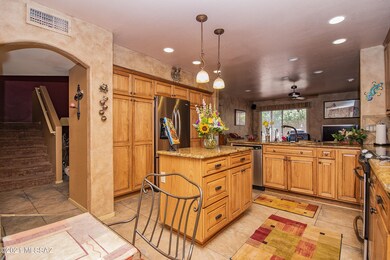 5384 Ent de Sabino Kitchen Pic 2