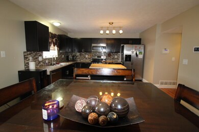 811 Crevis Ln, Columbus, OH 43228 - photo 3