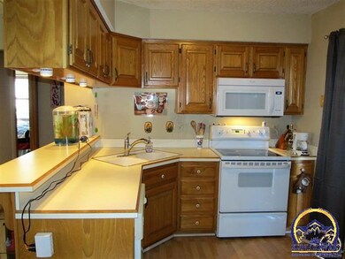 3553 SW Devon Ave, Topeka, KS 66611 - photo 2