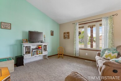 916 Fairwood Ct, Jenison-13