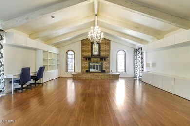 HUGE GREAT ROOM
