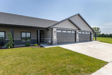 2438 Rolling Creek Ln, Dubuque, IA 52003 - photo 2