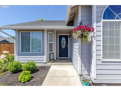 1065 N 1st St, Creswell, OR 97426 - photo 3