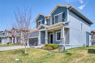 1532 SW Cross Creek Dr, Lee's Summit, MO 64082 - photo 2