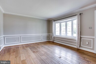 410 Yeonas Dr SW, Vienna, VA 22180 - photo 5