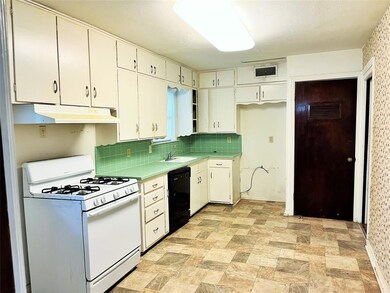 1410 Country Club Rd, Ennis, TX 75119 - photo 4