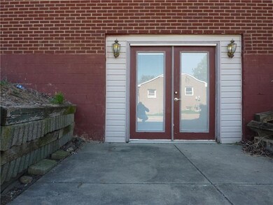 Entrabce to basement or could easily be converted 