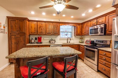 7303 Shamrock Ln-15