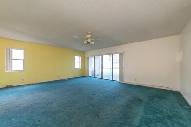 01_22485SW61stWay136_57_FrontView_Custom