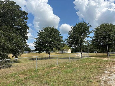 999 Summit Dr, Springtown, TX 76082 - photo 3