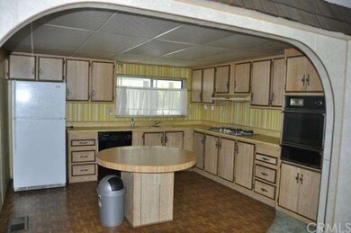 Nice sized Kitchen with circular eating bar or isl