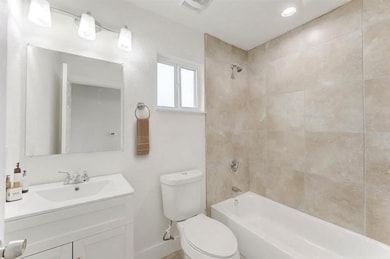 Modern and inviting second-floor bathroom featurin