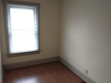 952Bedroom2