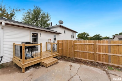 2822 High Point Dr, Davenport, IA 52806 - photo 4