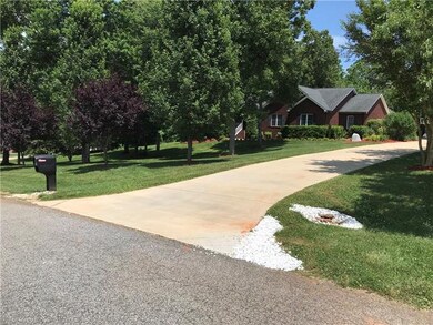 170 Barringer Dr, Statesville, NC 28625 - photo 3