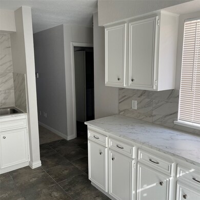 5913 Arncliffe Dr unit 5913, Houston, TX 77088 - photo 2