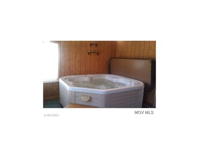 florida room/hot tub