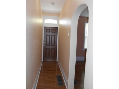 Entry/Foyer.