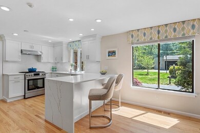 154 Chestnut Cir, Lincoln, MA 01773 - photo 2