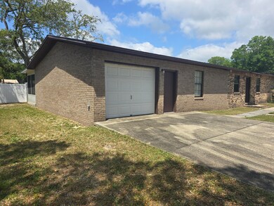 Closeup of duplex-816 - 3 bed w/garage