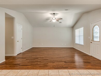 1017 E Pfendler Ave, Sapulpa, OK 74066 - photo 7