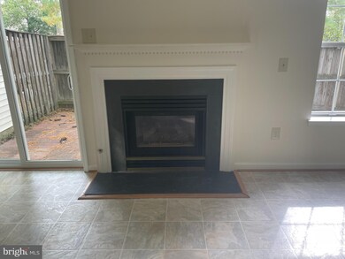 13129 Plotner Farm Rd, Herndon, VA 20171 - photo 3