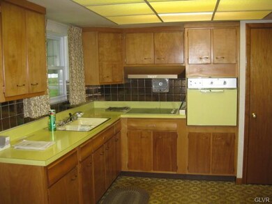 1499 Verona Ave, Pen Argyl, PA 18072 - photo 4