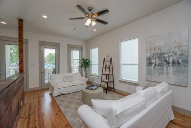 527 Pecore St, Houston, TX 77009 - photo 4