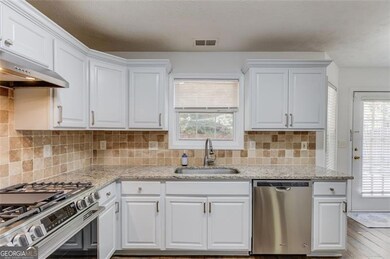 1811 Hayden Mill Ct, Lawrenceville, GA 30043 - photo 7