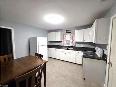 902 N South St, Mount Airy, NC 27030 - photo 4