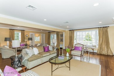 004-Living_Room-1525040-mls.jpg